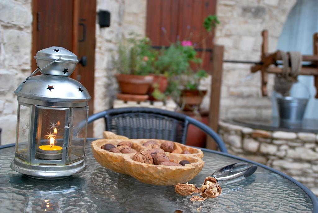 Vavla Rustic Retreat Hostal Exterior foto