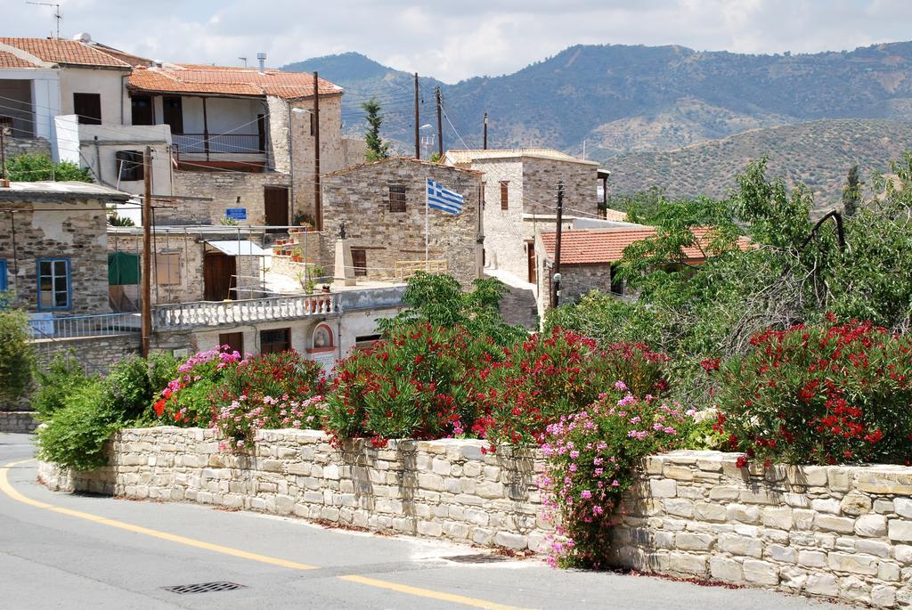 Vavla Rustic Retreat Hostal Exterior foto