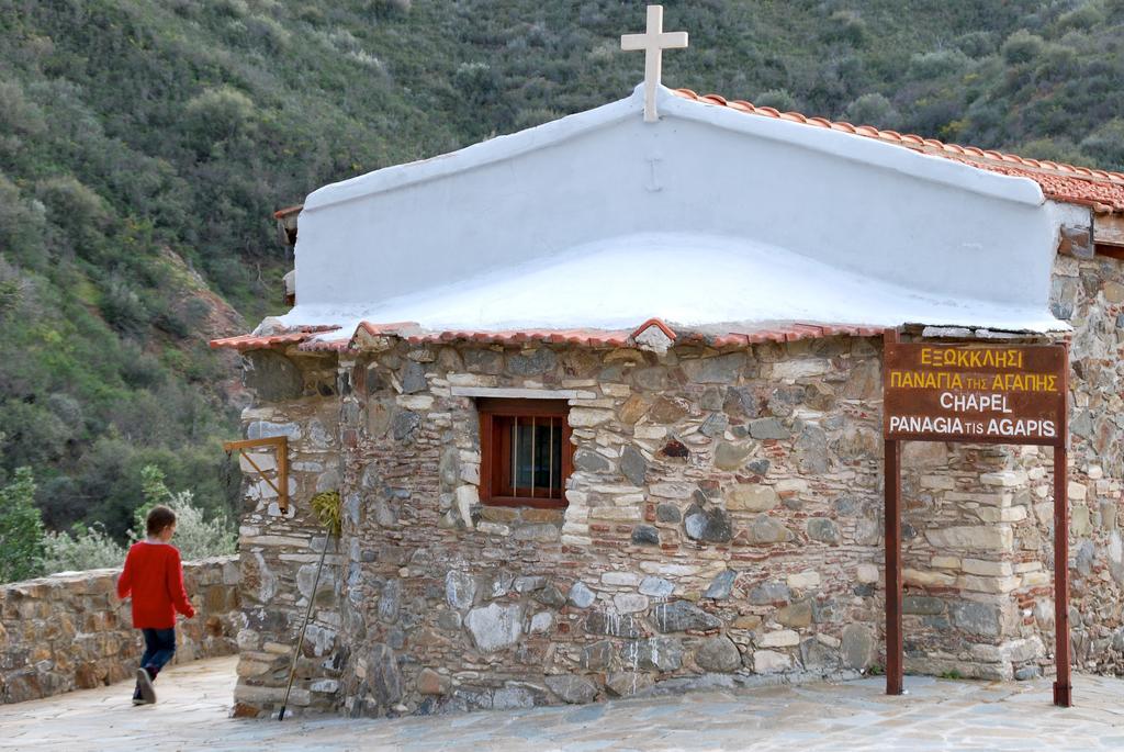 Vavla Rustic Retreat Hostal Exterior foto